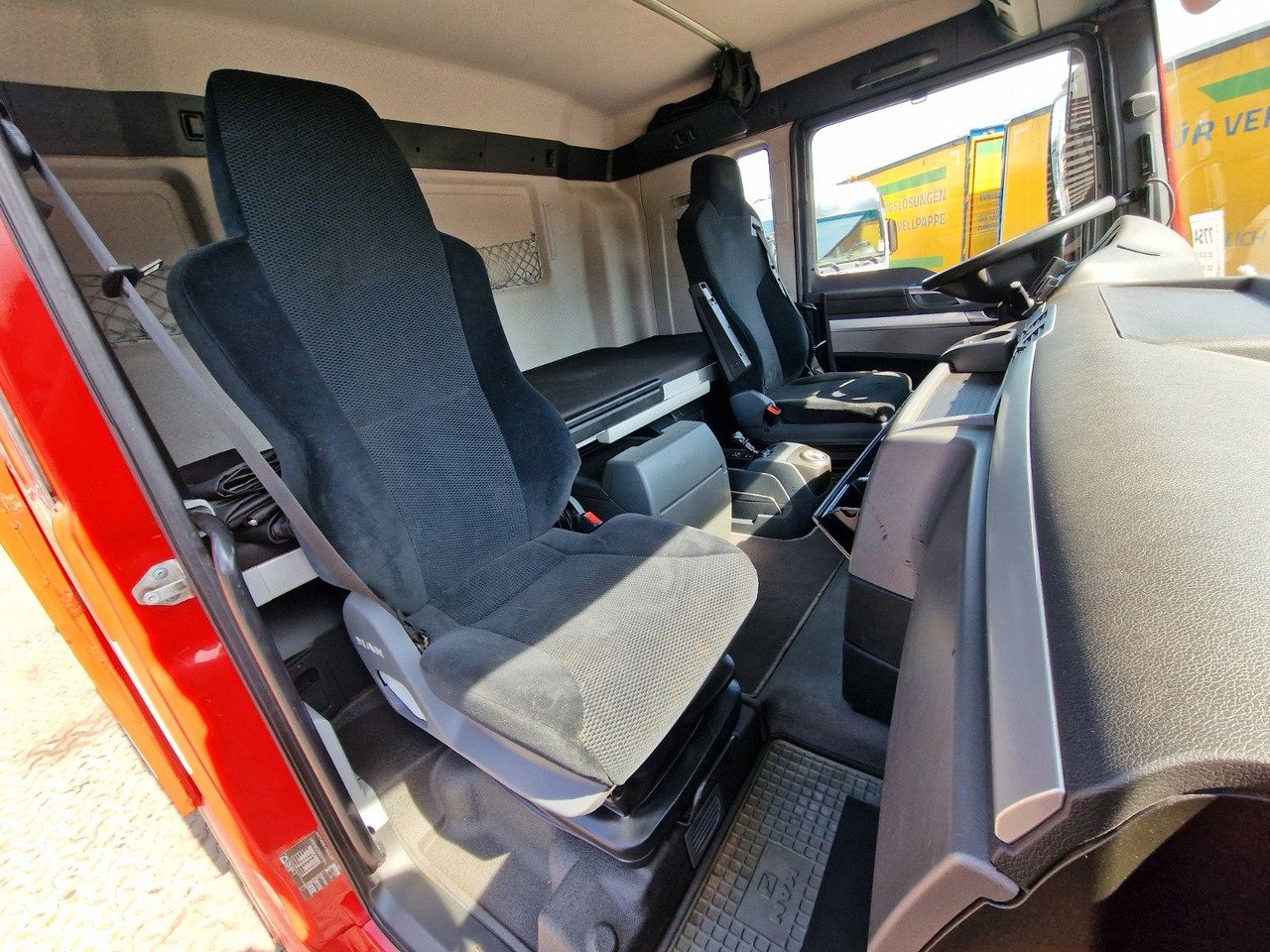 Kravas auto ar manipulatoru MAN TGX 26.400 6x2-2 BL/ Intarder / HIAB / Lenkachse: foto 18