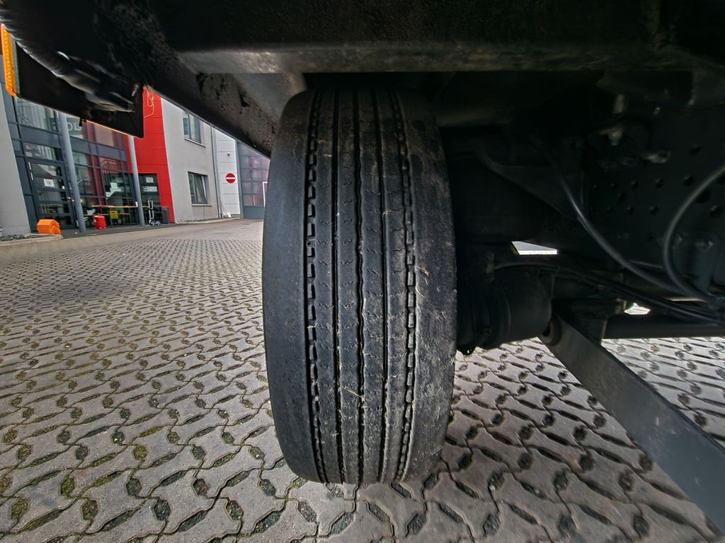 Kravas automašīna ar tentu Mercedes-Benz Actros 2548 / Retarder: foto 27