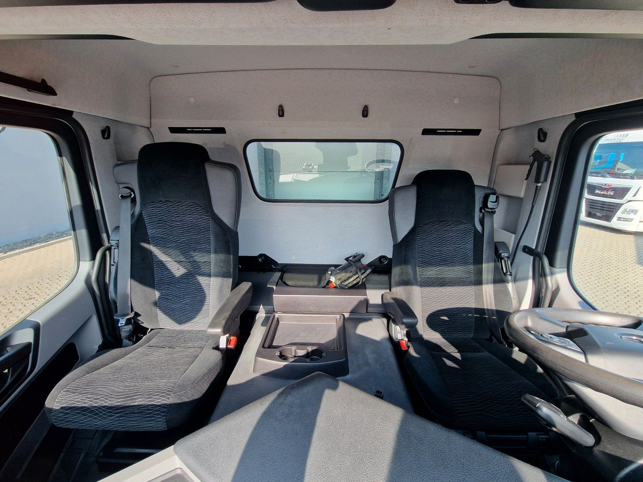 Kravas auto ar manipulatoru Mercedes-Benz Antos 2540 / Fernbedienung / Lenkachse: foto 20 Kravas auto ar manipulatoru Mercedes-Benz Antos 2540 / Fernbedienung / Lenkachse: foto 20