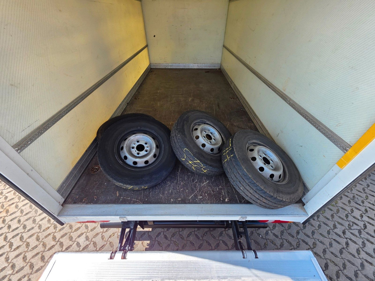 Furgons ar slēgtā virsbūve Peugeot Boxer / Ladebordwand / Klimaanlage /  3 Sitzen: foto 12
