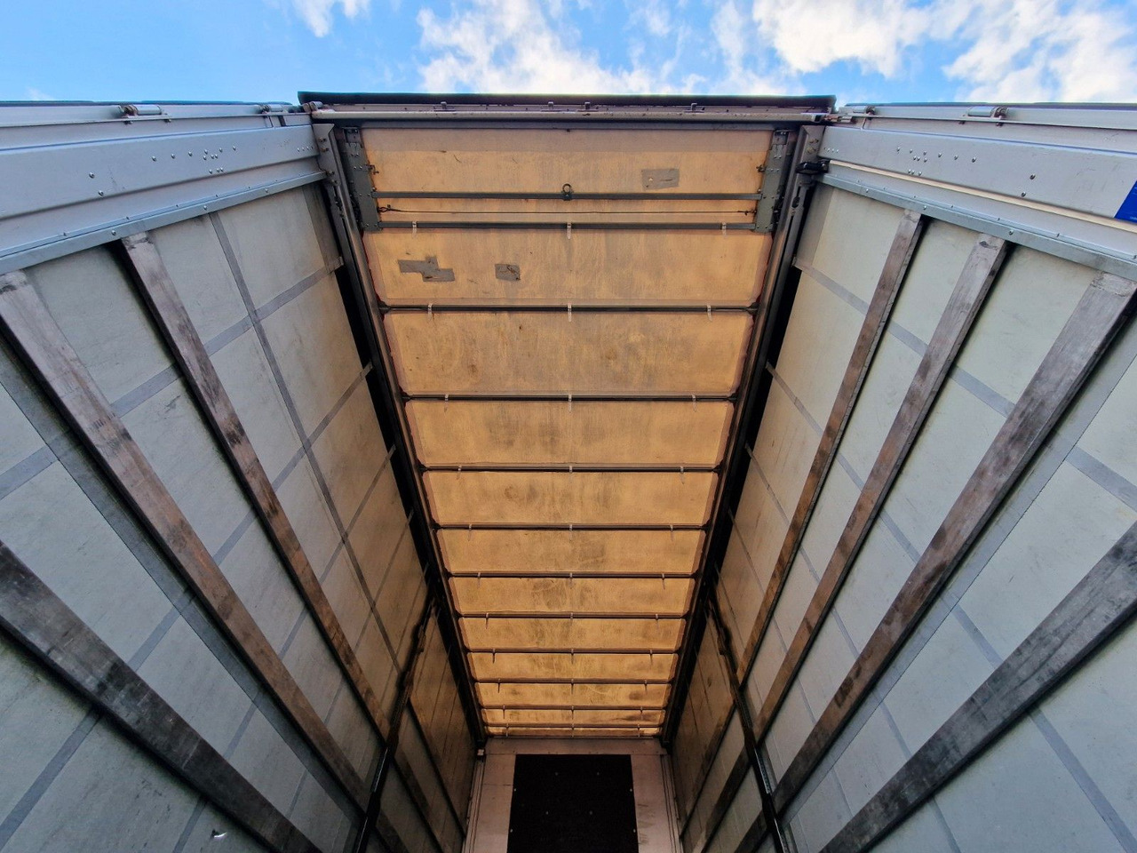 Piekabe ar tentu Rufa DHC 18-21 / Hubdach / EDSCHA: foto 11 Piekabe ar tentu Rufa DHC 18-21 / Hubdach / EDSCHA: foto 11