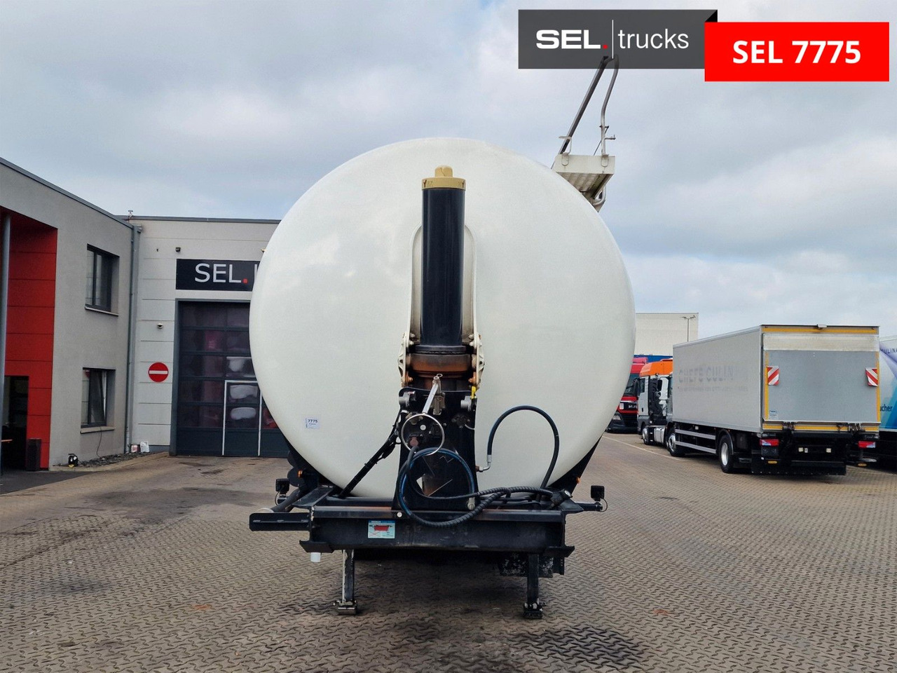 Spitzer SKS 27 / Kippsilo / 53.000 l / Liftachse - Silosa puspiekabe: foto 2 Spitzer SKS 27 / Kippsilo / 53.000 l / Liftachse - Silosa puspiekabe: foto 2