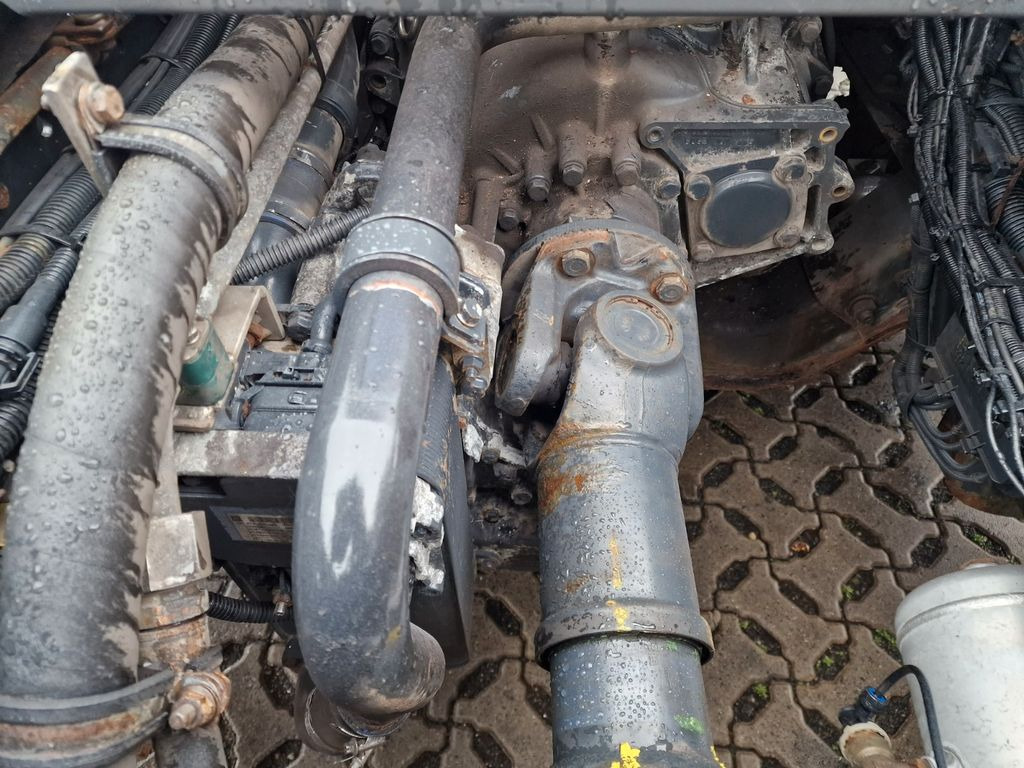 Vilcējs Iveco Stralis 400 / ZF Intarder / komplett: foto 12