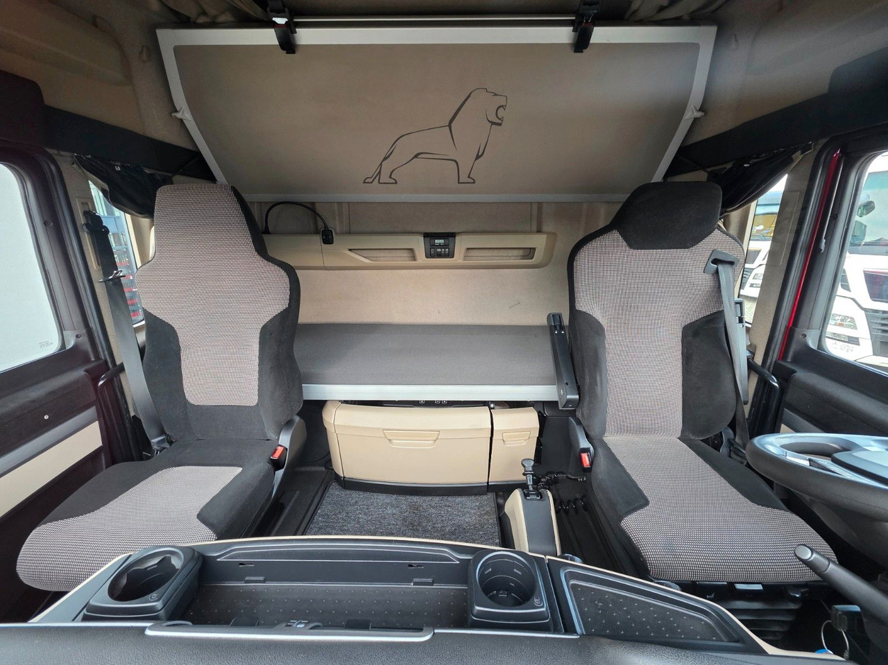 Vilcējs MAN TGX 18.460 4X2 BLS / Retarder / 2 Tanks / ADR AT: foto 32