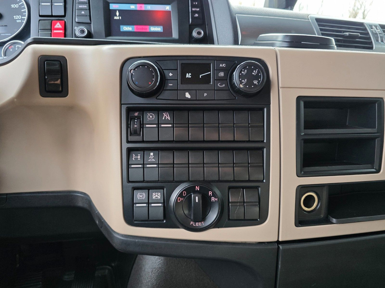 Vilcējs MAN TGX 18.460 4X2 BLS / Retarder / 2 Tanks / ADR AT: foto 42