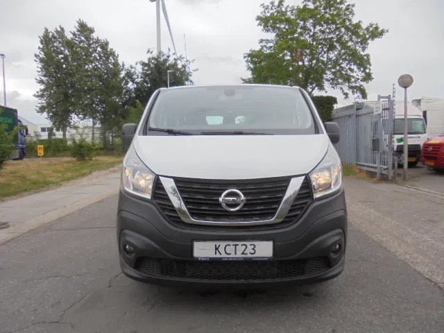 Nissan NV 300 - Autobuss: foto 2 Nissan NV 300 - Autobuss: foto 2