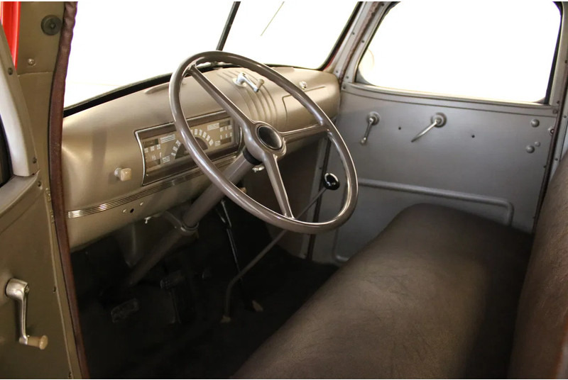 Chevrolet Pick Up Deluxe līzingu Chevrolet Pick Up Deluxe: foto 7