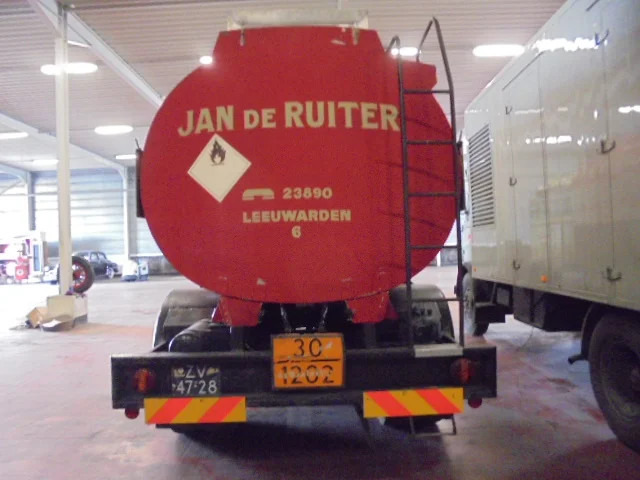 DAF 1600 A1600DF 360 - Autocisterna: foto 4 DAF 1600 A1600DF 360 - Autocisterna: foto 4