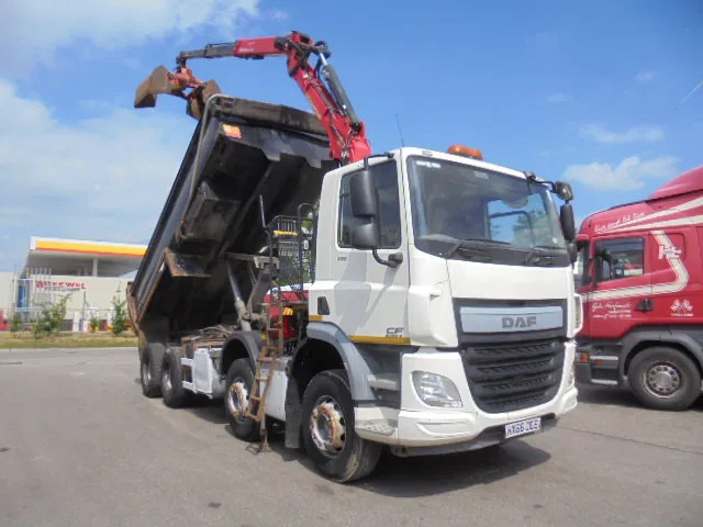 DAF CF 370 8X4 + PALFINGER EPSILON - Kravas automašīna pašizgāzējs, Kravas auto ar manipulatoru: foto 3 DAF CF 370 8X4 + PALFINGER EPSILON - Kravas automašīna pašizgāzējs, Kravas auto ar manipulatoru: foto 3