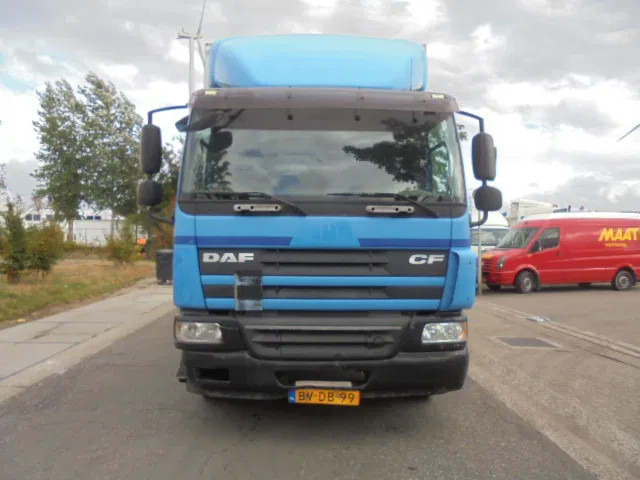 DAF CF 65 220 NL KENTEKEN - Kravas automašīna ar slēgto virsbūvi: foto 2 DAF CF 65 220 NL KENTEKEN - Kravas automašīna ar slēgto virsbūvi: foto 2