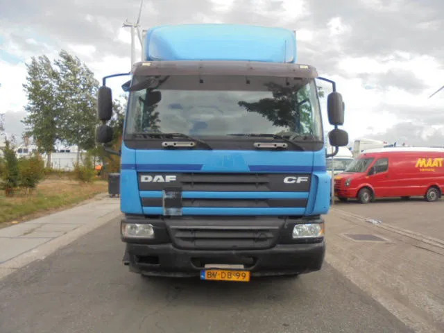 DAF CF 65 220 NL KENTEKEN - Kravas automašīna ar slēgto virsbūvi: foto 2 DAF CF 65 220 NL KENTEKEN - Kravas automašīna ar slēgto virsbūvi: foto 2