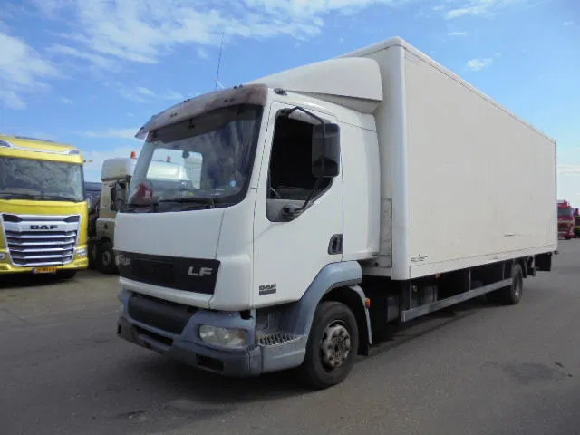 DAF LF 220 - Kravas automašīna ar slēgto virsbūvi: foto 1 DAF LF 220 - Kravas automašīna ar slēgto virsbūvi: foto 1