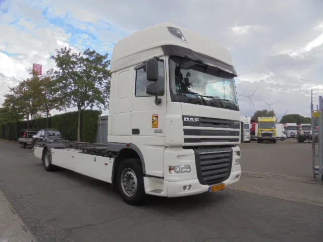 DAF XF 105 410 NL truck - Konteineru vedējs/ Kravas automašīna ar noņemamā virsbūve: foto 3 DAF XF 105 410 NL truck - Konteineru vedējs/ Kravas automašīna ar noņemamā virsbūve: foto 3