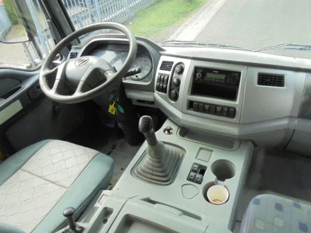 Interior photo 1: Diversen FOTON DAIMLER TX 3234 6X4 FOTON DAIMLER TX 3234 6X4 līzingu Diversen FOTON DAIMLER TX 3234 6X4 FOTON DAIMLER TX 3234 6X4