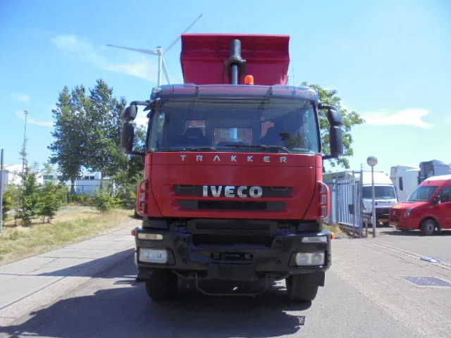 Iveco Trakker 340T41 8X4 KIPPER - Kravas automašīna pašizgāzējs: foto 2 Iveco Trakker 340T41 8X4 KIPPER - Kravas automašīna pašizgāzējs: foto 2