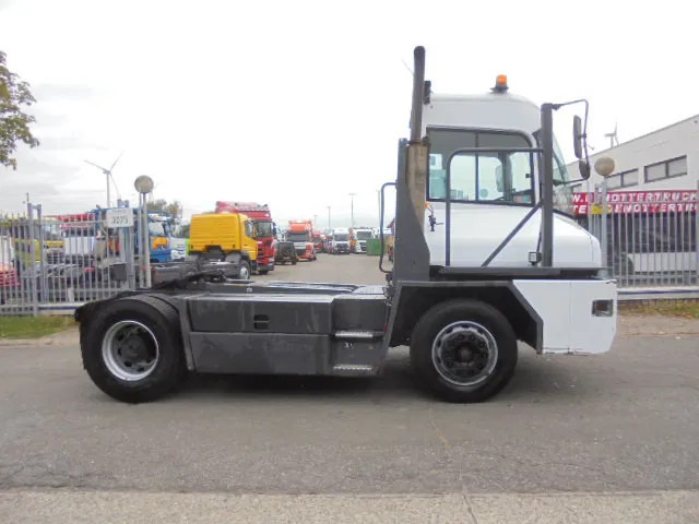 Kalmar TT616I TT616IC-9-L1A8 - Termināļa traktors: foto 4 Kalmar TT616I TT616IC-9-L1A8 - Termināļa traktors: foto 4