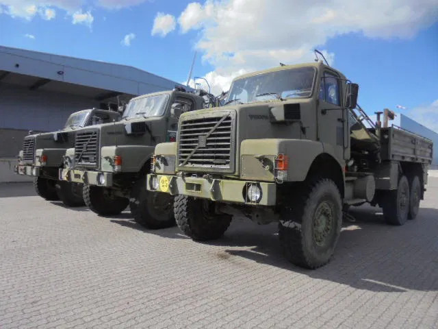 Volvo N 10 6X6 L + FASSI 3X IN STOCK - Kravas automašīna, Kravas auto ar manipulatoru: foto 1 Volvo N 10 6X6 L + FASSI 3X IN STOCK - Kravas automašīna, Kravas auto ar manipulatoru: foto 1