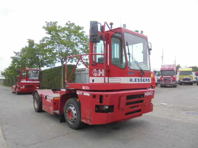 MOL YM 225/4X2 40 KM/H - Termināļa traktors: foto 3 MOL YM 225/4X2 40 KM/H - Termināļa traktors: foto 3