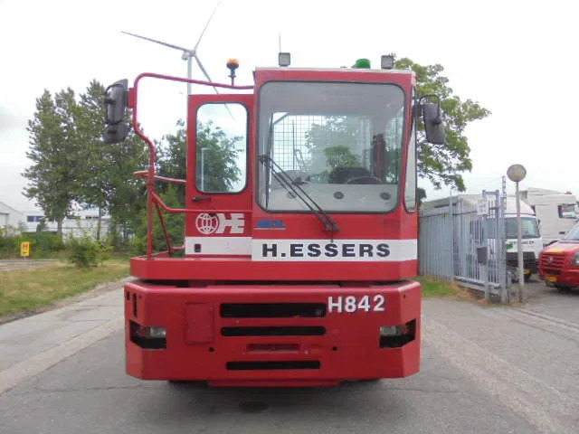 MOL YM 225/4X2 40 KM/H - Termināļa traktors: foto 2 MOL YM 225/4X2 40 KM/H - Termināļa traktors: foto 2