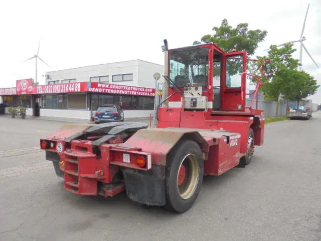 MOL YM 225/4X2 40 KM/H - Termināļa traktors: foto 5 MOL YM 225/4X2 40 KM/H - Termināļa traktors: foto 5