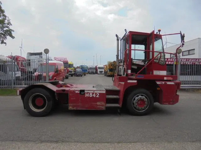 MOL YM 225/4X2 40 KM/H - Termināļa traktors: foto 4 MOL YM 225/4X2 40 KM/H - Termināļa traktors: foto 4