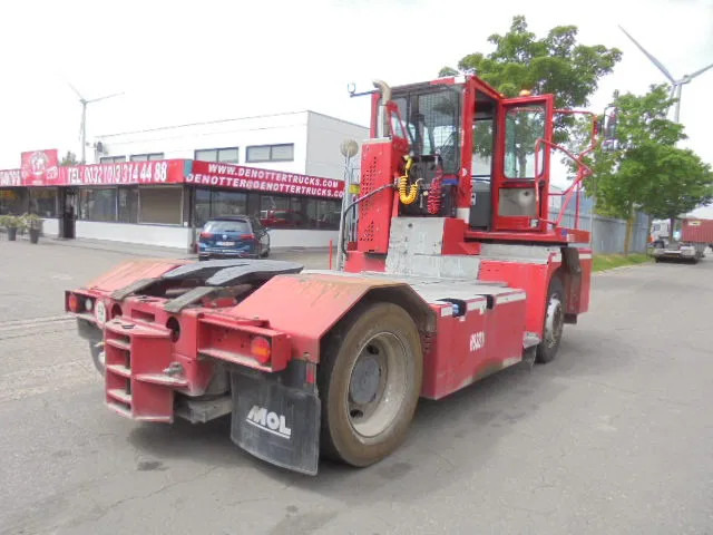 MOL YM225/4X2 40KM/H - Termināļa traktors: foto 5 MOL YM225/4X2 40KM/H - Termināļa traktors: foto 5