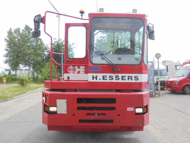MOL YM225/4X2 40KM/H - Termināļa traktors: foto 2 MOL YM225/4X2 40KM/H - Termināļa traktors: foto 2