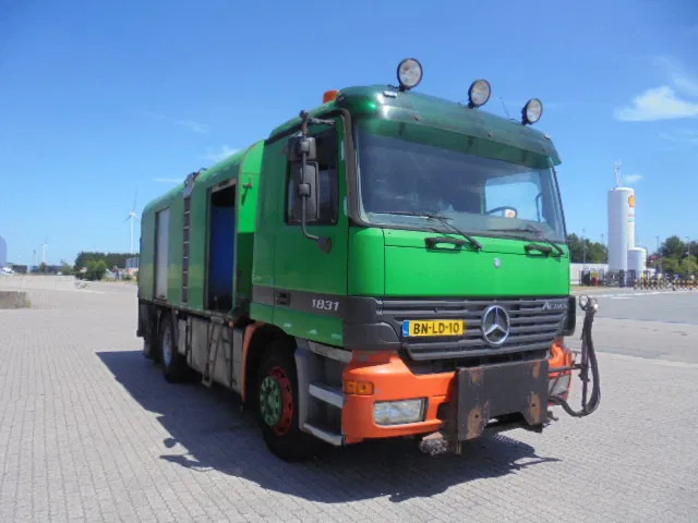 Mercedes-Benz Actros 1831 1831 Bitumensprayer - Autocisterna: foto 3 Mercedes-Benz Actros 1831 1831 Bitumensprayer - Autocisterna: foto 3