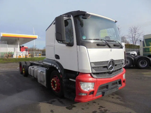 Mercedes-Benz Actros 2340 6X2 EUR 6 - Šasija kravas automašīna: foto 3 Mercedes-Benz Actros 2340 6X2 EUR 6 - Šasija kravas automašīna: foto 3