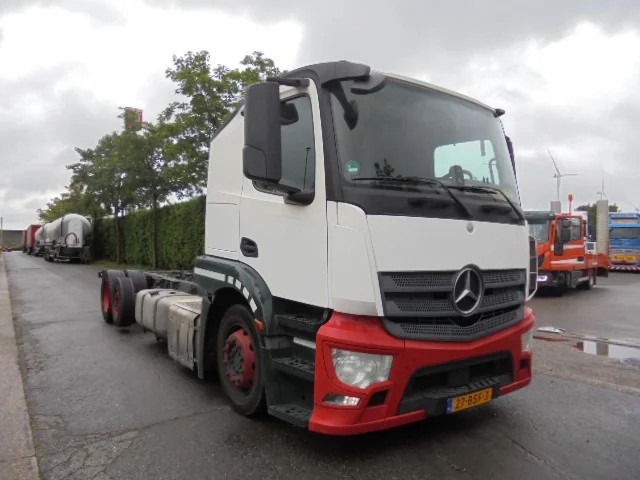 Mercedes-Benz Actros 2340 - Autovedējs: foto 3 Mercedes-Benz Actros 2340 - Autovedējs: foto 3