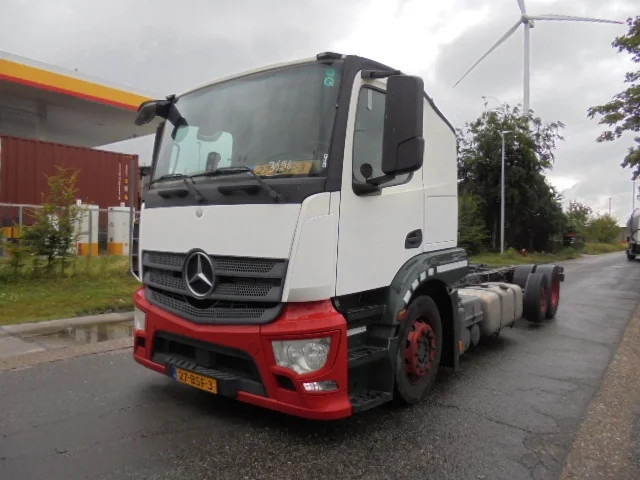 Mercedes-Benz Actros 2340 - Autovedējs: foto 1 Mercedes-Benz Actros 2340 - Autovedējs: foto 1