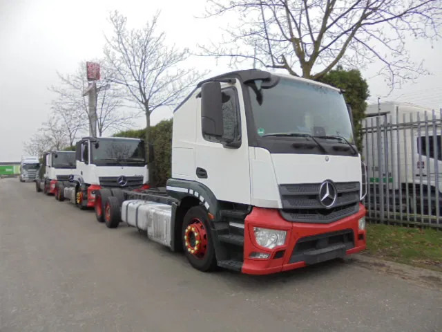 Mercedes-Benz Actros 2340 LL - Autovedējs: foto 1 Mercedes-Benz Actros 2340 LL - Autovedējs: foto 1