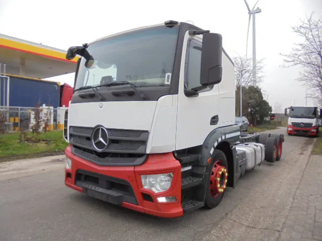 Mercedes-Benz Actros 2340 LL - Autovedējs: foto 1 Mercedes-Benz Actros 2340 LL - Autovedējs: foto 1