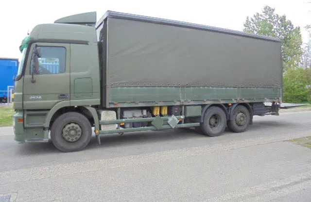 Mercedes-Benz Actros 2536 6X2 NL TRUCK LOW KM - Kravas automašīna ar tentu: foto 5 Mercedes-Benz Actros 2536 6X2 NL TRUCK LOW KM - Kravas automašīna ar tentu: foto 5