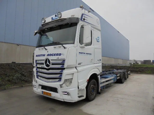 Mercedes-Benz Actros 2542 6X2 - Šasija kravas automašīna: foto 1 Mercedes-Benz Actros 2542 6X2 - Šasija kravas automašīna: foto 1