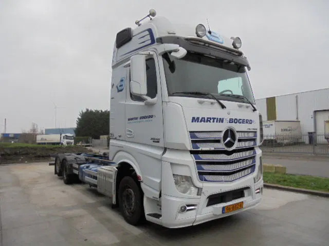 Mercedes-Benz Actros 2542 6X2 - Šasija kravas automašīna: foto 3 Mercedes-Benz Actros 2542 6X2 - Šasija kravas automašīna: foto 3