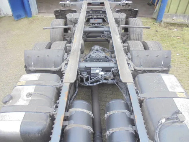 Mercedes-Benz Actros 2542 LS 6X2 ENGINE BROKE - Konteineru vedējs/ Kravas automašīna ar noņemamā virsbūve: foto 5 Mercedes-Benz Actros 2542 LS 6X2 ENGINE BROKE - Konteineru vedējs/ Kravas automašīna ar noņemamā virsbūve: foto 5