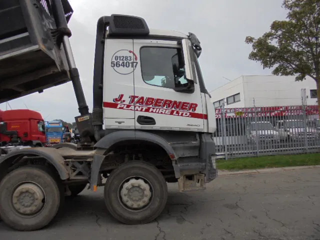 Mercedes-Benz Arocs 3240 K 8X4 - Kravas automašīna pašizgāzējs: foto 4 Mercedes-Benz Arocs 3240 K 8X4 - Kravas automašīna pašizgāzējs: foto 4