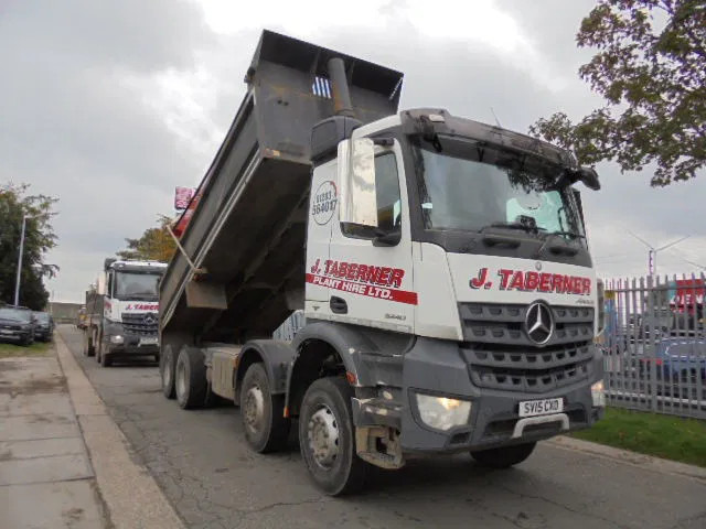 Mercedes-Benz Arocs 3243 K 8X4 - Kravas automašīna pašizgāzējs: foto 3 Mercedes-Benz Arocs 3243 K 8X4 - Kravas automašīna pašizgāzējs: foto 3