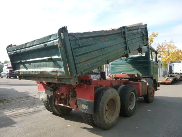 Mercedes-Benz LP LPK 2232 6X4 - Kravas automašīna pašizgāzējs: foto 3 Mercedes-Benz LP LPK 2232 6X4 - Kravas automašīna pašizgāzējs: foto 3