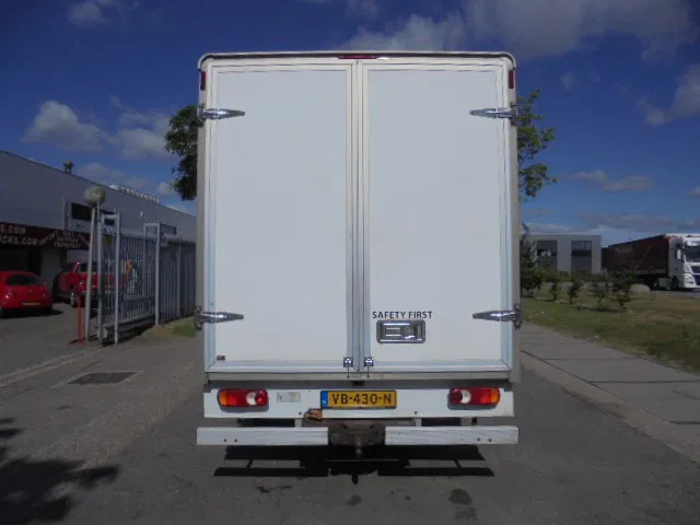 Nissan Cabstar 35.14 - Furgons ar slēgtā virsbūve: foto 5 Nissan Cabstar 35.14 - Furgons ar slēgtā virsbūve: foto 5