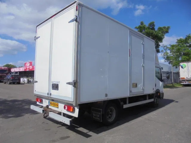 Nissan Cabstar 35.14 - Furgons ar slēgtā virsbūve: foto 4 Nissan Cabstar 35.14 - Furgons ar slēgtā virsbūve: foto 4