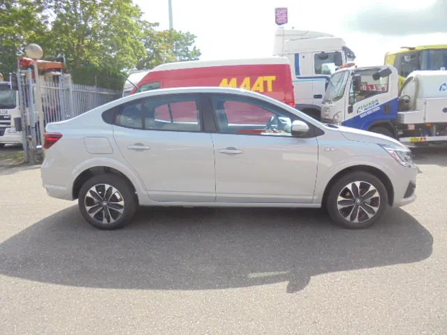 Renault Taliant 1.0 TURBO NEW TAX FREE - Sedans: foto 4 Renault Taliant 1.0 TURBO NEW TAX FREE - Sedans: foto 4