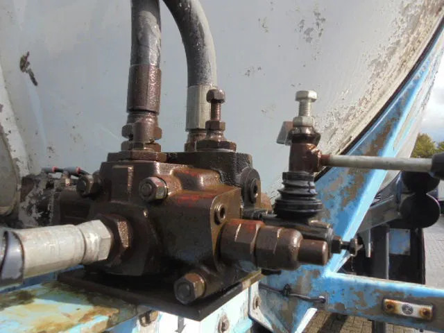 SPITZER BP SK 50 - Puspiekabe cisterna: foto 3 SPITZER BP SK 50 - Puspiekabe cisterna: foto 3