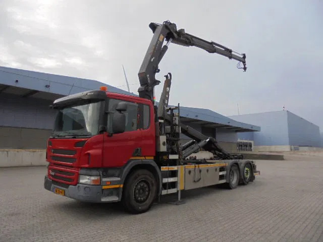 Scania P400 6X2 - Pacēlājs ar āķi, Kravas auto ar manipulatoru: foto 1 Scania P400 6X2 - Pacēlājs ar āķi, Kravas auto ar manipulatoru: foto 1