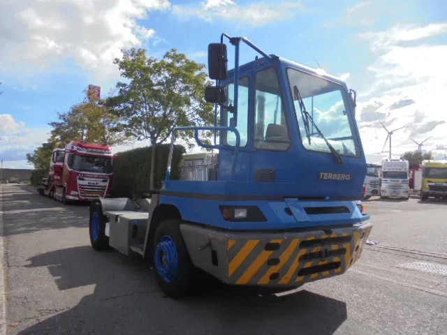 Terberg YT 182 NL KENTEKEN - Termināļa traktors: foto 3 Terberg YT 182 NL KENTEKEN - Termināļa traktors: foto 3