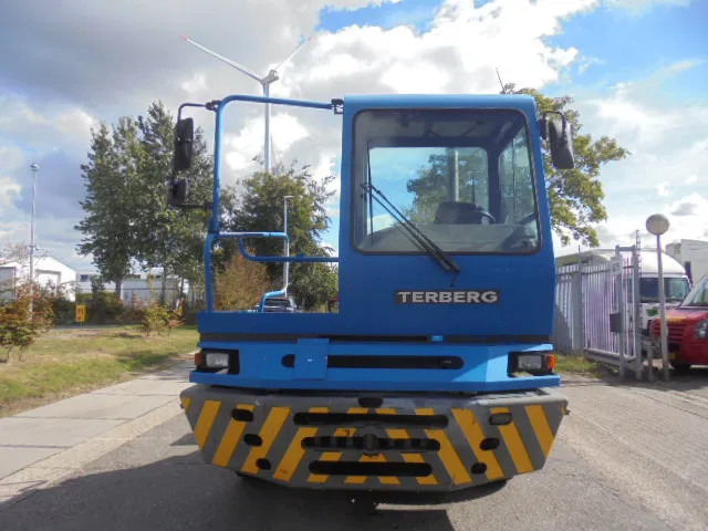 Terberg YT 182 NL KENTEKEN - Termināļa traktors: foto 2 Terberg YT 182 NL KENTEKEN - Termināļa traktors: foto 2
