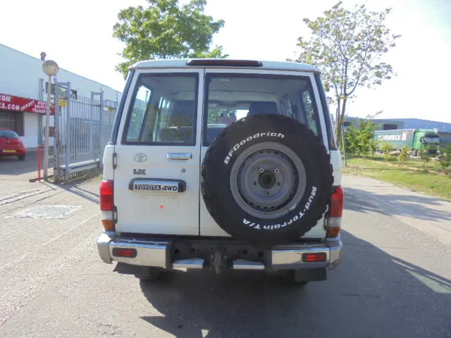Toyota Land Cruiser HZJ76L 4X4 EXPORT OUTSIDE EU ONLY - Vieglā automašīna: foto 5 Toyota Land Cruiser HZJ76L 4X4 EXPORT OUTSIDE EU ONLY - Vieglā automašīna: foto 5