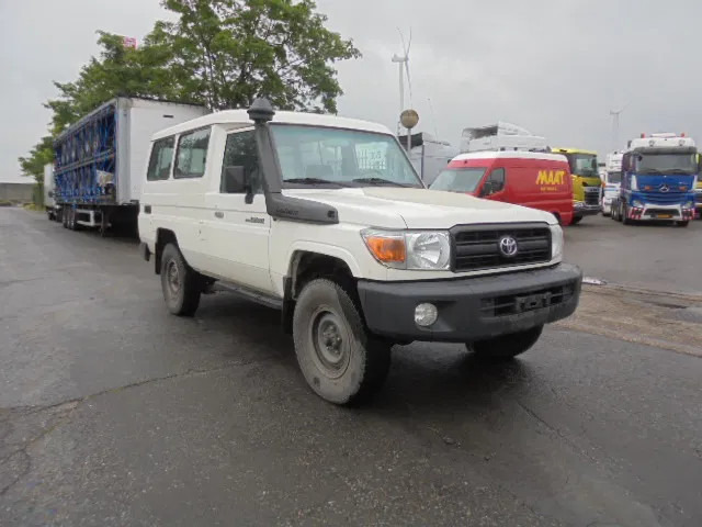 Toyota Land Cruiser HZJ78L 4X4 EXPORT OUTSIDE EU ONLY - Vieglā automašīna: foto 3 Toyota Land Cruiser HZJ78L 4X4 EXPORT OUTSIDE EU ONLY - Vieglā automašīna: foto 3