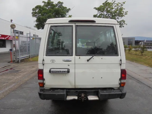 Toyota Land Cruiser HZJ78L 4X4 EXPORT OUTSIDE EU ONLY - Vieglā automašīna: foto 5 Toyota Land Cruiser HZJ78L 4X4 EXPORT OUTSIDE EU ONLY - Vieglā automašīna: foto 5